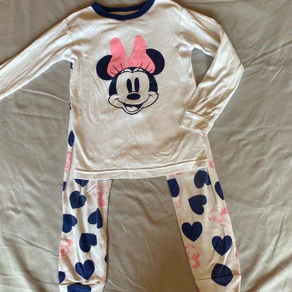 Gap size 5 pajama bundle. Three Gap pajama sets. - Picture 2 of 16